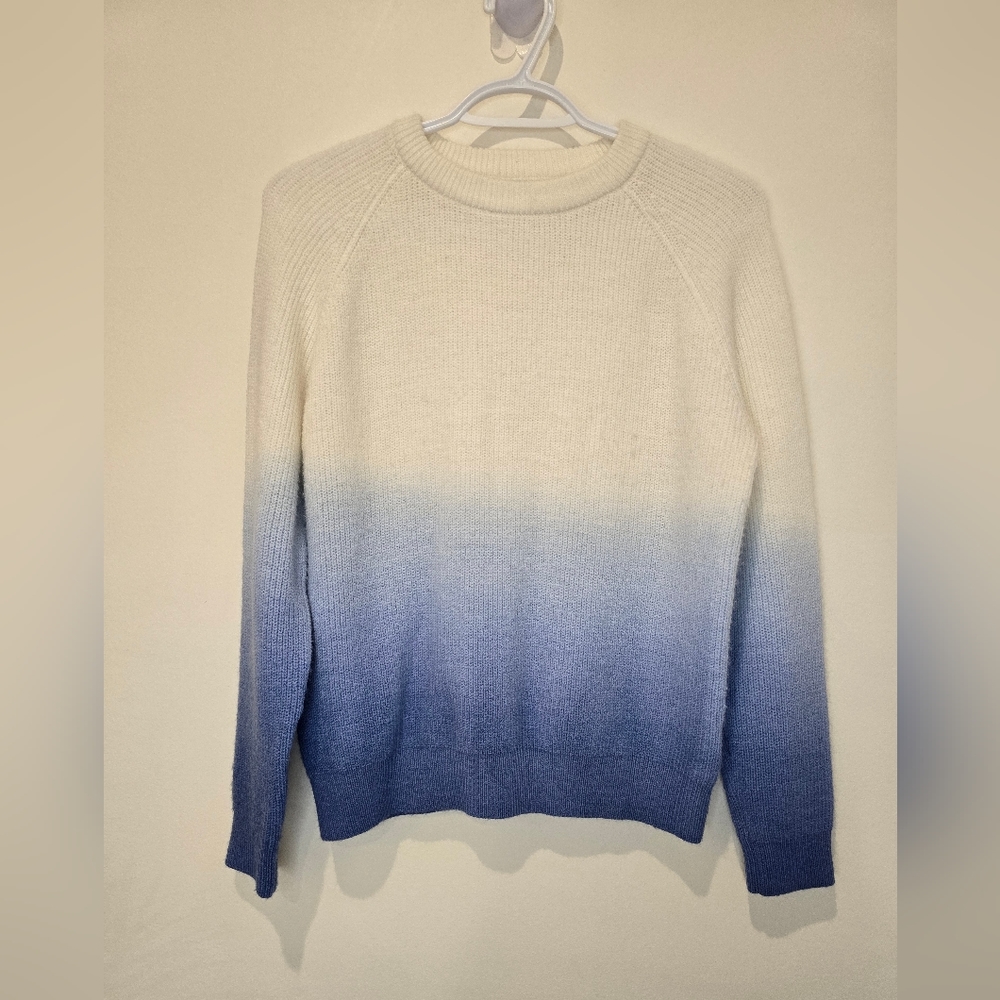 BB Dakota blue and white ombre sweater size M